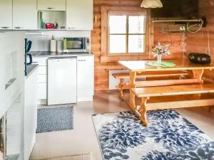 O bucătărie sau chicinetă la Holiday Home Huvilakoti 2 by Interhome