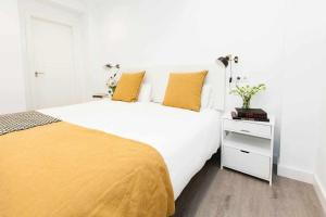 Posteľ alebo postele v izbe v ubytovaní ISG Apartments Downtown family haven Free parking spot
