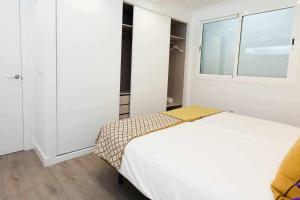 Posteľ alebo postele v izbe v ubytovaní ISG Apartments Downtown family haven Free parking spot