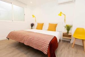 Posteľ alebo postele v izbe v ubytovaní ISG Apartments Downtown family haven Free parking spot