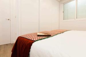 Posteľ alebo postele v izbe v ubytovaní ISG Apartments Downtown family haven Free parking spot