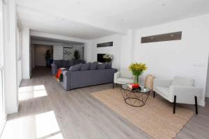 Posedenie v ubytovaní ISG Apartments Downtown family haven Free parking spot