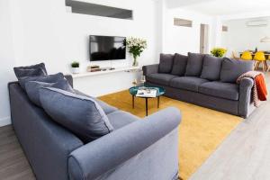 Posedenie v ubytovaní ISG Apartments Downtown family haven Free parking spot