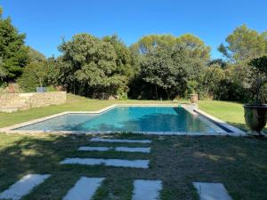 a swimming pool in the middle of a yard at Charmant Mazet in Nîmes