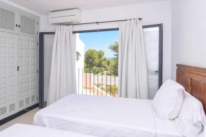 Posteľ alebo postele v izbe v ubytovaní Bonita stay B Light Piscina climatizada, bbq, wifi