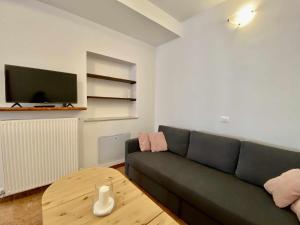 Μια τηλεόραση ή/και κέντρο ψυχαγωγίας στο Casa Il Geranio Tenna OSPITAR
