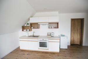 Kuchyňa alebo kuchynka v ubytovaní Apartamenty Perła Orawy