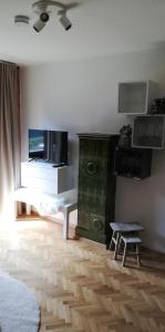 Telewizja i/lub zestaw kina domowego w obiekcie Apartments Zwigl