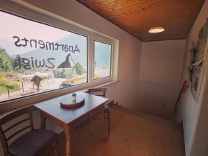 Zdjęcie z galerii obiektu Apartments Zwigl w mieście Flattach