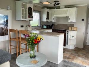 Imagen de la galería de Farm stay property Pets and families welcome, en Rossnowlagh