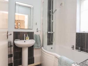 a bathroom with a sink and a tub and a toilet and a sink at Dubrovnik in Criccieth +19 photos