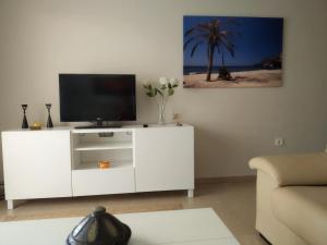 TV a/nebo společenská místnost v ubytování Sotavento 1ª línea de playa