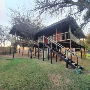 Afbeelding uit fotogalerij van Cozy Wood Cabin in Pretoria