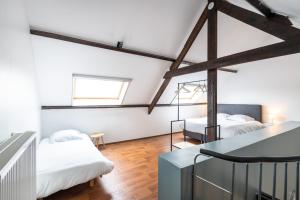 Postel nebo postele na pokoji v ubytování The Rose Suites