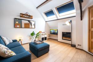 TV a/nebo společenská místnost v ubytování The Rose Suites