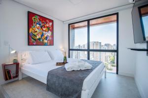 En eller flere senge i et værelse på Duplex em Pinheiros com Vista Incrível, Piscina, AC