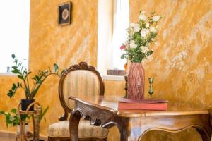 A seating area at Francesca Apartmanlakása