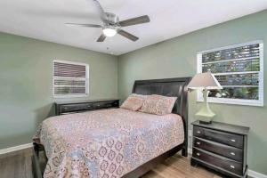 Gallery image of Comfy 3 bedroom with parking & close to everything in Naples