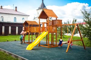 Дитяча ігрова зона в Troitse-Sergiev Varnitskiy Monastyr