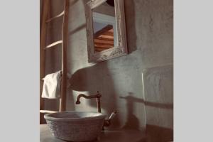 Koupelna v ubytování Traditional Suites in Chora Kythnos #2