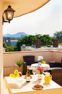 A general mountain view or a mountain view taken from Az apartmant