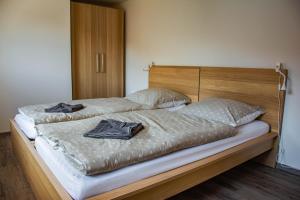 Postel nebo postele na pokoji v ubytování Pardubické boudy