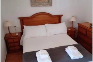A bed or beds in a room at Casa Makis