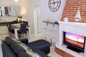 A kitchen or kitchenette at Casa Makis