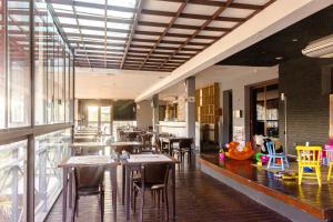 a restaurant with tables and chairs in a room at Hotel Residence Jaguary in Jaguariúna