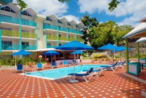 A piscina localizada em Blue Horizon Hotel ou nos arredores