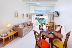 Uma área de estar em Blue Horizon Hotel