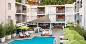 an overhead view of a hotel with a swimming pool and green umbrellas at Sunset Marquis Hotel in Los Angeles