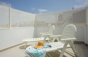 A balcony or terrace at El Ático Del Mar 5B