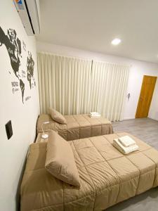 Una cama o camas en una habitación de Luxury Apartments