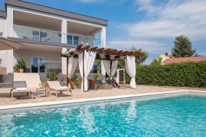 Πισίνα στο ή κοντά στο Villa Peregrine