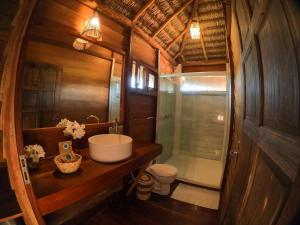 a bathroom with a sink and a toilet and a shower at Na Praia Pousada in Barra Grande +46 photos