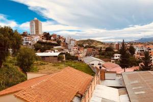 Foto da galeria de DEPARTAMENTO MODERNO, ACOGEDOR Y CÉNTRICO. em Sucre