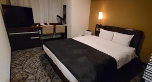 APA Hotel Keikyu Kamata Ekimae Nishi客房内的一张或多张床位