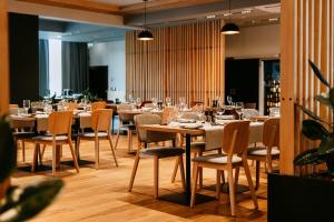 VISLOW Resort餐厅或其他用餐的地方