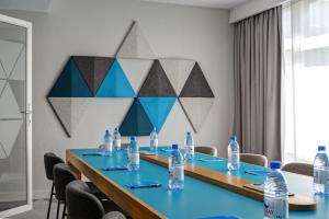 Бизнес-центр и/или конференц-зал в Holiday Inn Express - Almaty by IHG