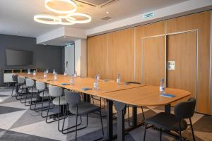 Бизнес-центр и/или конференц-зал в Holiday Inn Express - Almaty by IHG