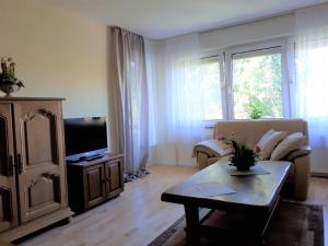 a living room with a couch and a tv at Ferienwohnung Käthe in Sonsbeck