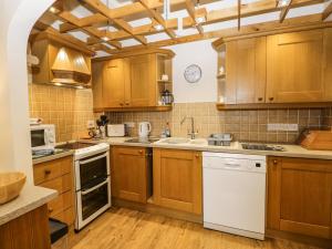 Køkken eller tekøkken på Heather Cottage + 16 billeder