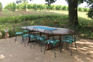 Ein Garten an der Unterkunft Au Petit Bernerot - Les gîtes de l'Arbre Voyageur