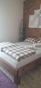 A bed or beds in a room at Apartamenty Bartnicza C