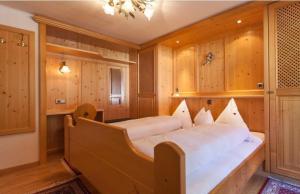 Ένα ή περισσότερα κρεβάτια σε δωμάτιο στο Pension Edelweiss