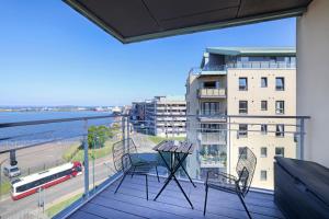 Gallery image of ALTIDO Fabulous 2BR Apartment with Terrace and Bay View in Edinburgh