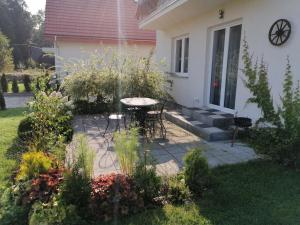 Ogród w obiekcie Apartament Mysłakowice