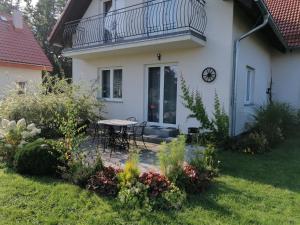 Ogród w obiekcie Apartament Mysłakowice