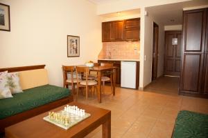 Gallery image of Mylos Hotel Apartments in Plataniás +77 photos